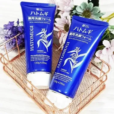 Sữa rửa mặt dưỡng ẩm, ngừa mụn Hatomugi Acne Care & Facial Washing 130g (Màu xanh) – Kháng viêm, sạch sâu & giảm mụn