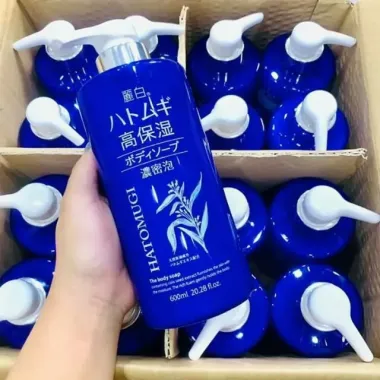 Sữa tắm trắng da Hatomugi Body Soap màu xanh 600ml / 800ml – Làm sạch dịu nhẹ, cấp ẩm mềm mịn chuẩn Nhật Bản