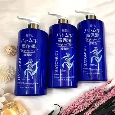 Sữa tắm trắng da Hatomugi Body Soap màu xanh 600ml / 800ml – Làm sạch dịu nhẹ, cấp ẩm mềm mịn chuẩn Nhật Bản