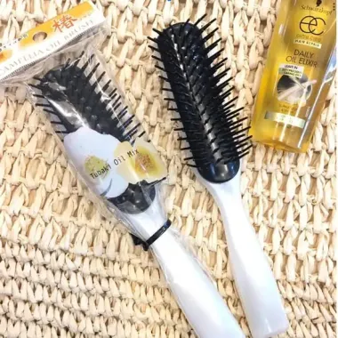 Lược Chải & Massage Da Đầu Tsubaki Nhật Bản – Chống tĩnh điện & dưỡng tóc mềm mượt