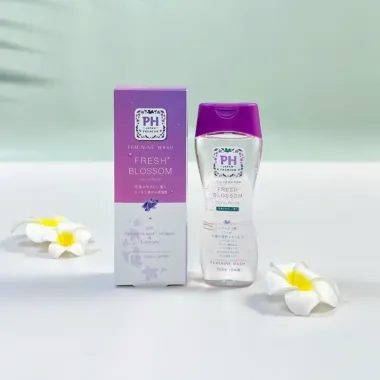 Dung dịch vệ sinh phụ nữ PH Care Nhật Bản